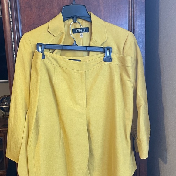 Moschino Bold Yellow Suit Set - Picture 2 of 3